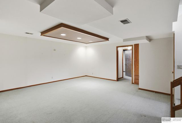 15217 Summerwood Drive, Omaha, NE 68137