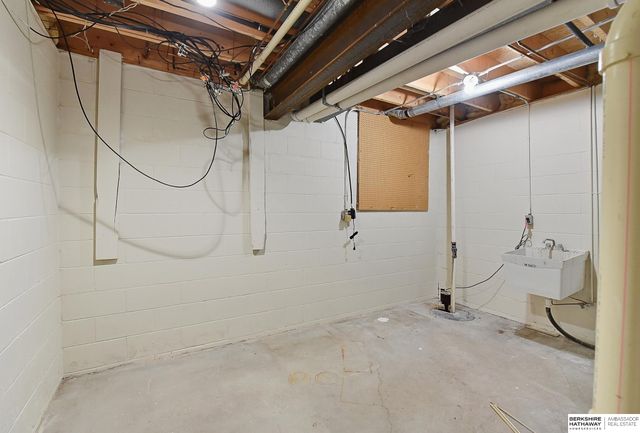 15217 Summerwood Drive, Omaha, NE 68137