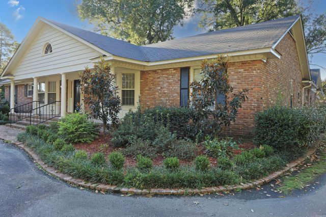 13 Jefferson Place, Pine Bluff, AR 71603