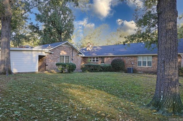 13 Jefferson Place, Pine Bluff, AR 71603