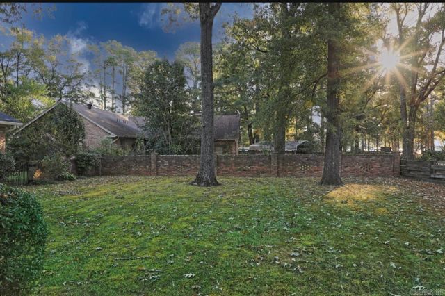 13 Jefferson Place, Pine Bluff, AR 71603