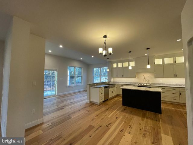 217 E BRANCH RD, Sellersville, PA 18960