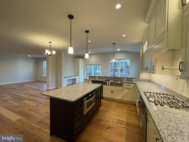217 E BRANCH RD, Sellersville, PA 18960