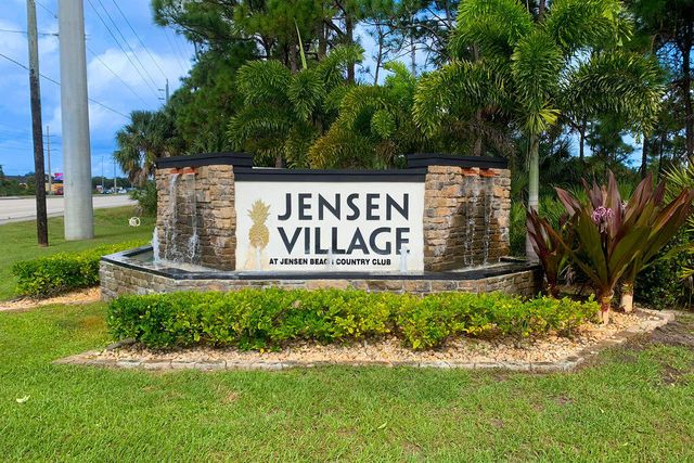 4480 NW Oakleaf Court, Jensen Beach, FL 34957