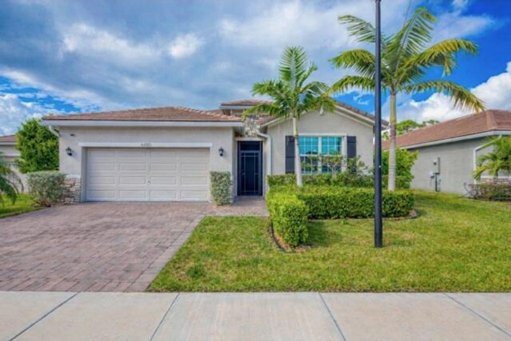 4480 NW Oakleaf Court, Jensen Beach, FL 34957