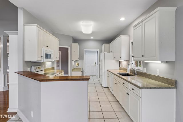 1833 Waters Edge Drive, Johnson City, TN 37604