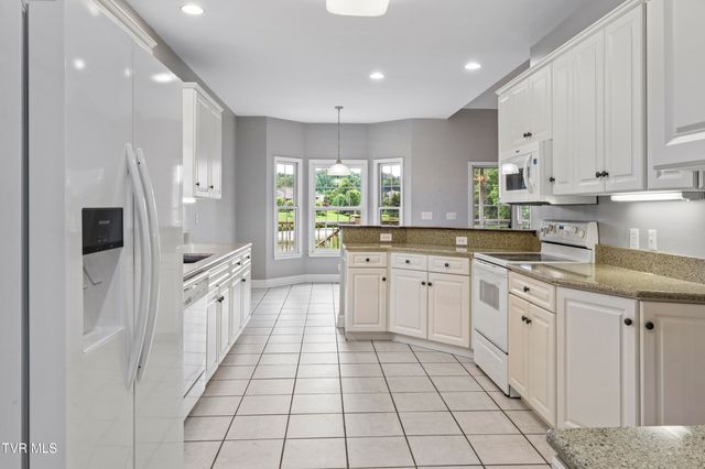 1833 Waters Edge Drive, Johnson City, TN 37604