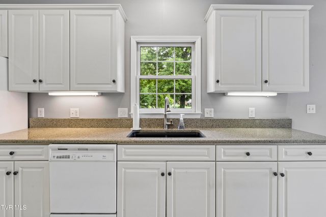1833 Waters Edge Drive, Johnson City, TN 37604