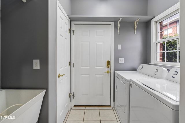 1833 Waters Edge Drive, Johnson City, TN 37604