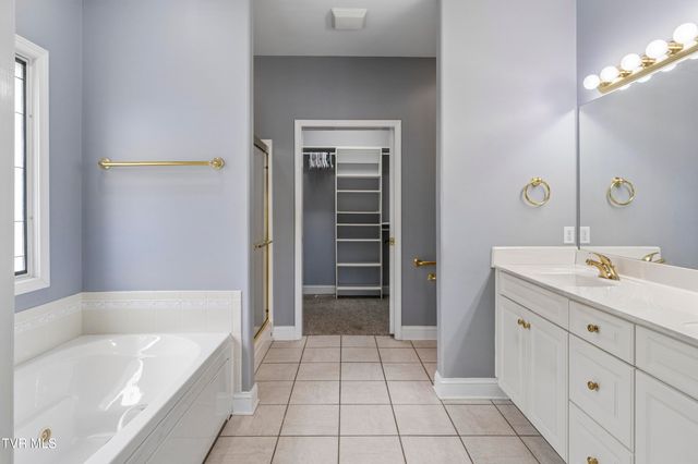 1833 Waters Edge Drive, Johnson City, TN 37604