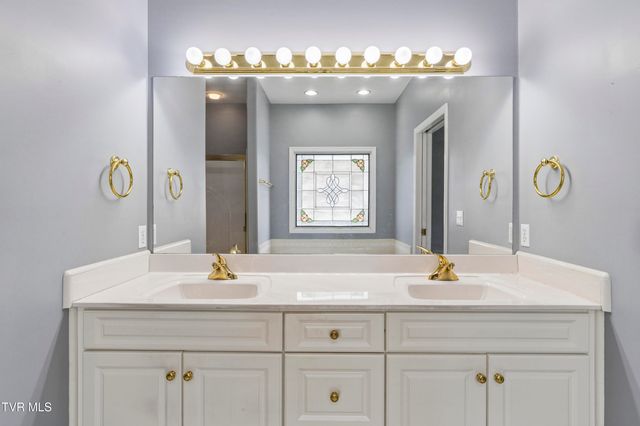 1833 Waters Edge Drive, Johnson City, TN 37604