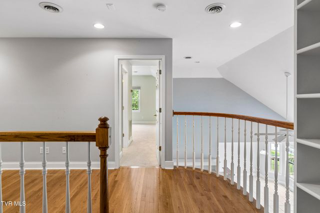1833 Waters Edge Drive, Johnson City, TN 37604