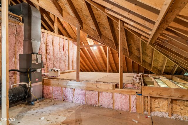 1833 Waters Edge Drive, Johnson City, TN 37604