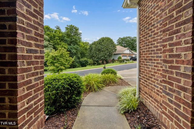 1833 Waters Edge Drive, Johnson City, TN 37604
