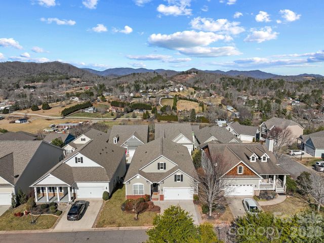 16 Regent Heights Road, Leicester, NC 28748