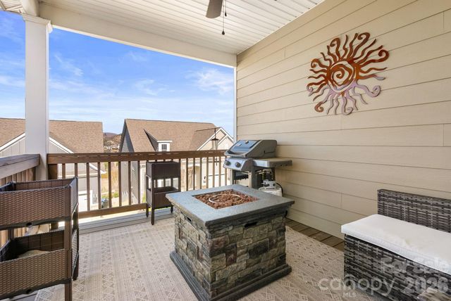 16 Regent Heights Road, Leicester, NC 28748