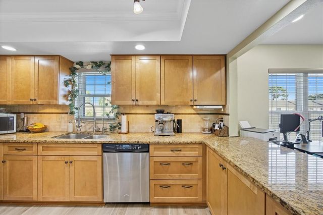 2460 HERON TERRACE 202E, Clearwater, FL 33762