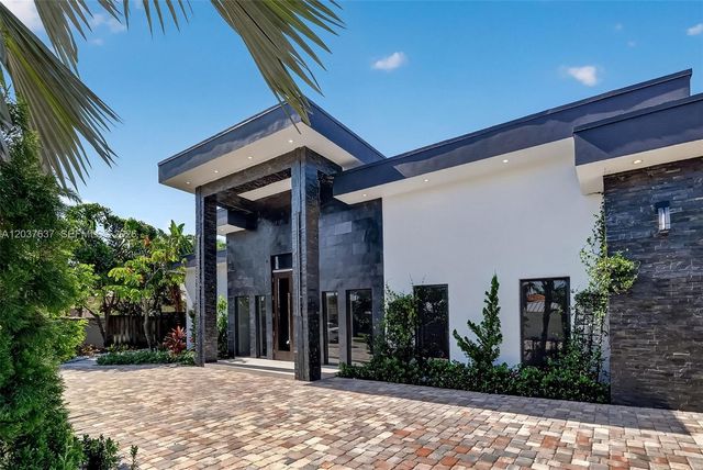 2832 NE 24th Court, Fort Lauderdale, FL 33305