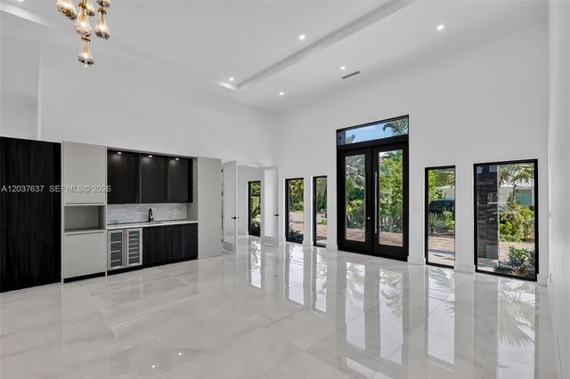 2832 NE 24th Court, Fort Lauderdale, FL 33305