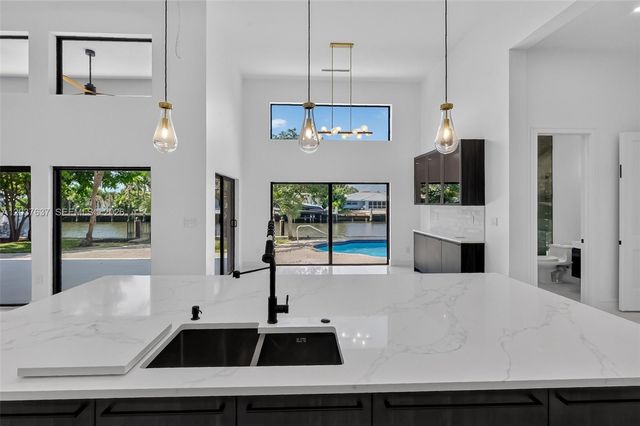 2832 NE 24th Court, Fort Lauderdale, FL 33305