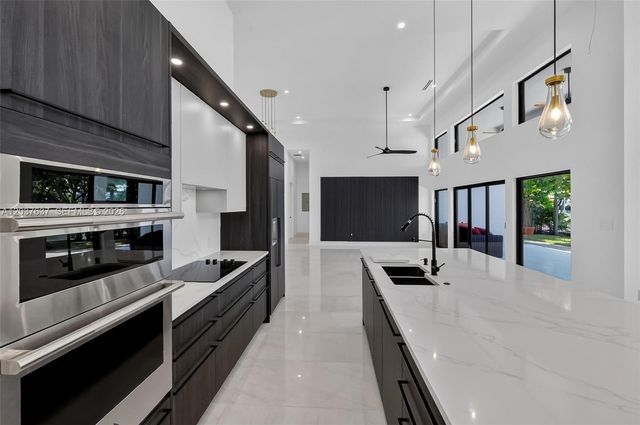 2832 NE 24th Court, Fort Lauderdale, FL 33305