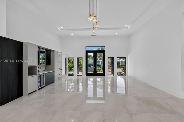2832 NE 24th Court, Fort Lauderdale, FL 33305
