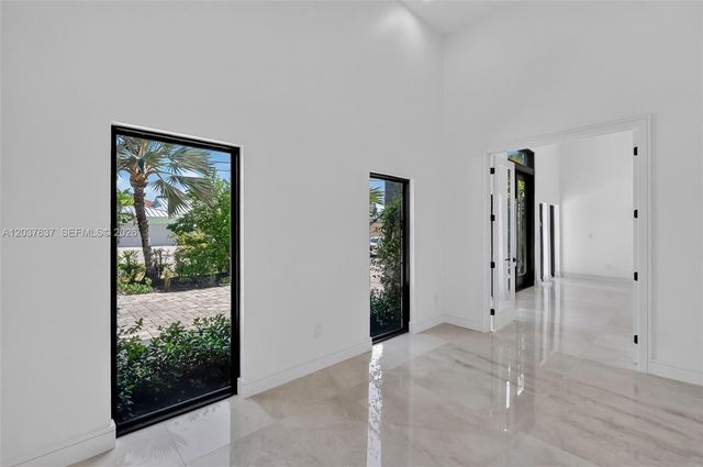 2832 NE 24th Court, Fort Lauderdale, FL 33305