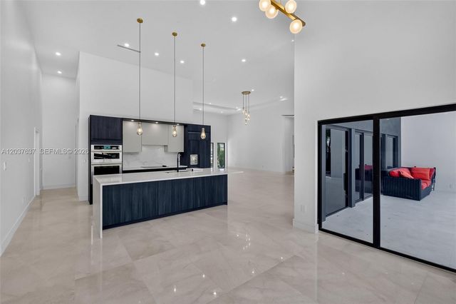 2832 NE 24th Court, Fort Lauderdale, FL 33305