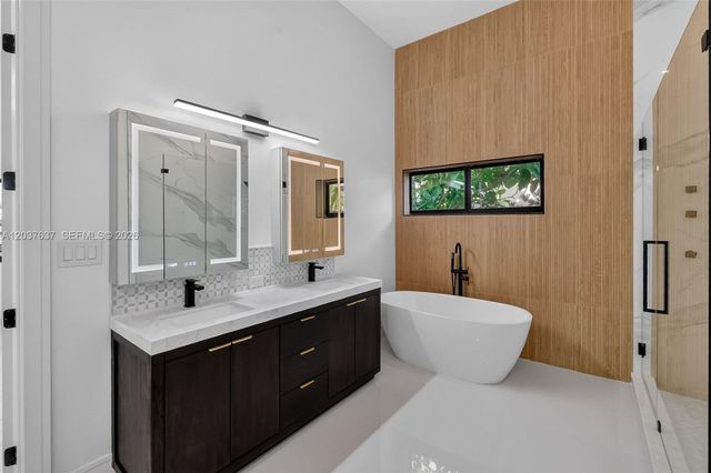 2832 NE 24th Court, Fort Lauderdale, FL 33305