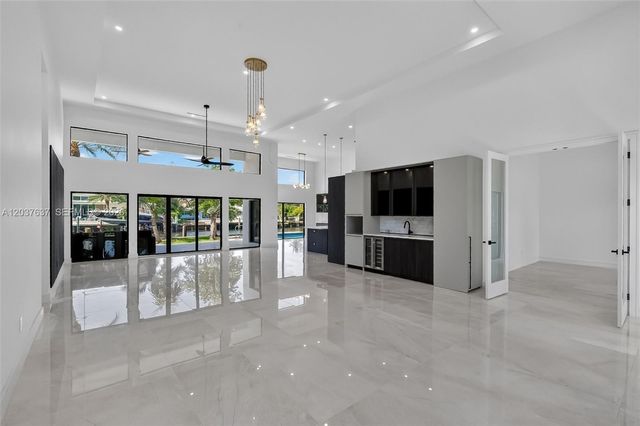2832 NE 24th Court, Fort Lauderdale, FL 33305
