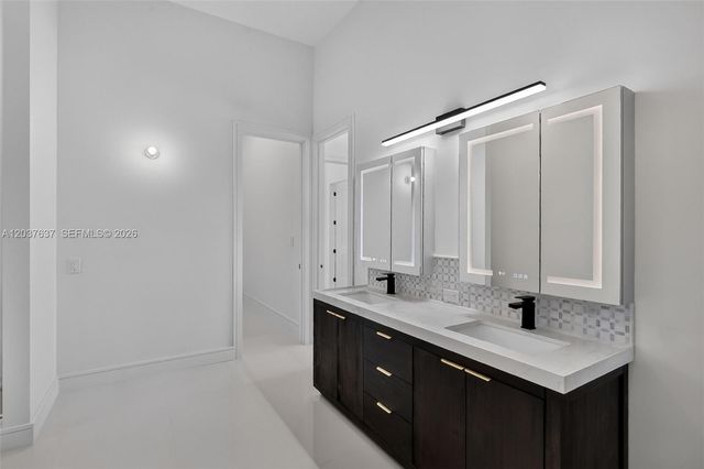 2832 NE 24th Court, Fort Lauderdale, FL 33305