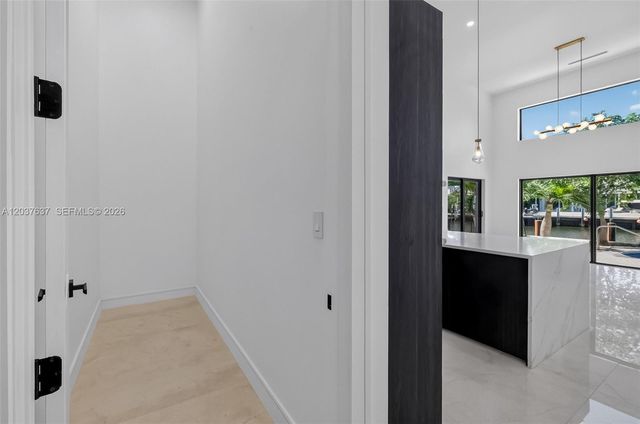 2832 NE 24th Court, Fort Lauderdale, FL 33305