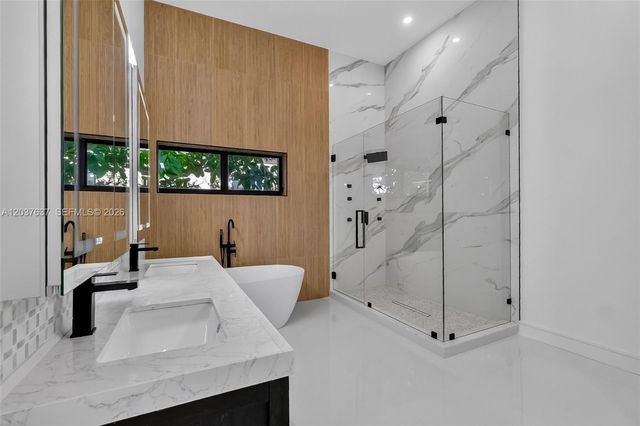 2832 NE 24th Court, Fort Lauderdale, FL 33305