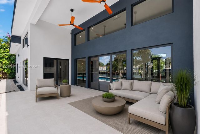2832 NE 24th Court, Fort Lauderdale, FL 33305