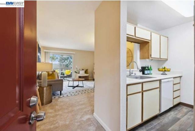 680 Dartmore Lane 260, Hayward, CA 94544