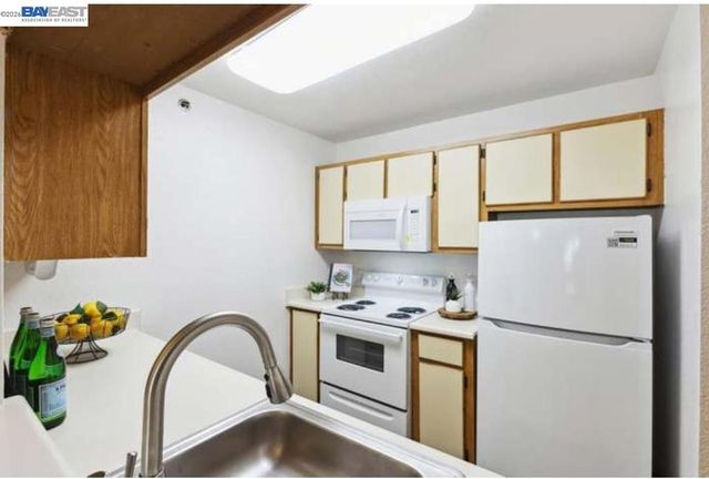680 Dartmore Lane 260, Hayward, CA 94544