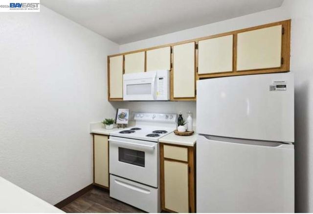 680 Dartmore Lane 260, Hayward, CA 94544