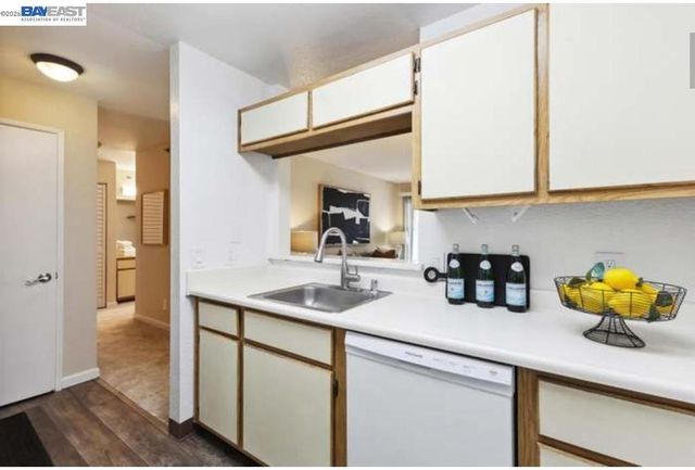 680 Dartmore Lane 260, Hayward, CA 94544