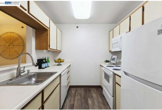 680 Dartmore Lane 260, Hayward, CA 94544