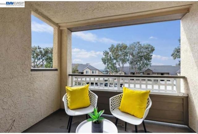 680 Dartmore Lane 260, Hayward, CA 94544