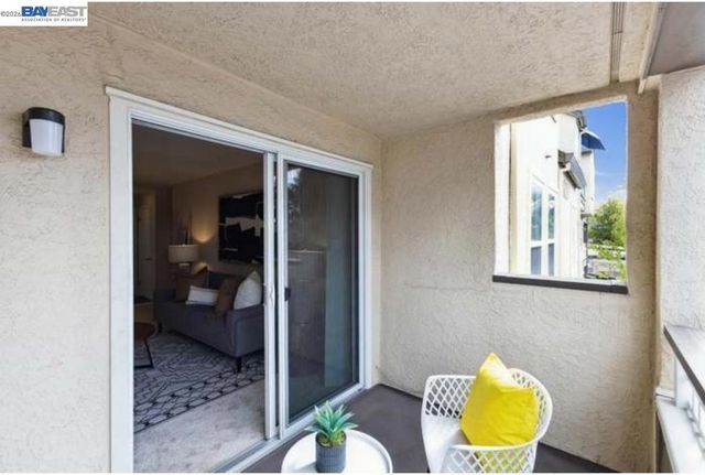 680 Dartmore Lane 260, Hayward, CA 94544