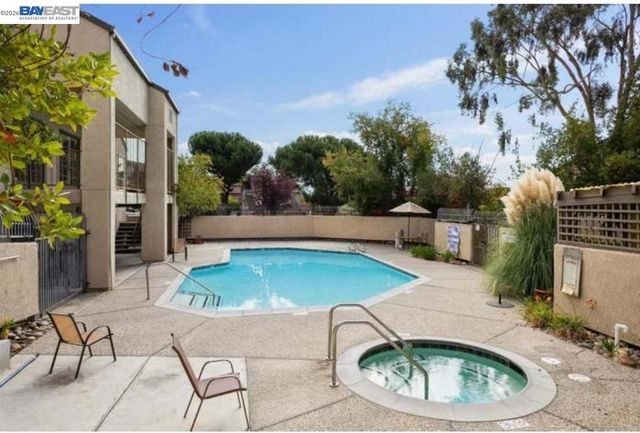 680 Dartmore Lane 260, Hayward, CA 94544