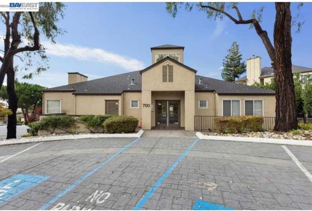 680 Dartmore Lane 260, Hayward, CA 94544