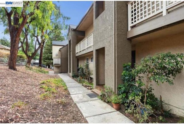 680 Dartmore Lane 260, Hayward, CA 94544