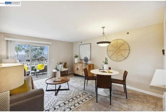 680 Dartmore Lane 260, Hayward, CA 94544
