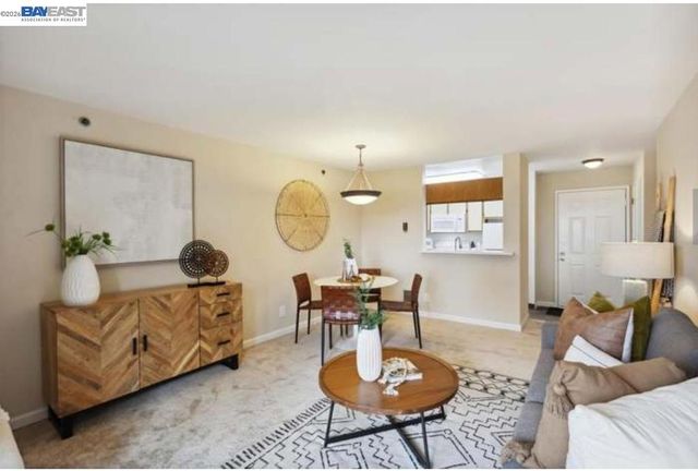 680 Dartmore Lane 260, Hayward, CA 94544