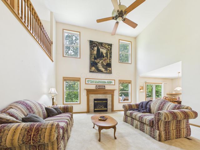 3884 Black Pine Drive, Grove City, OH 43123
