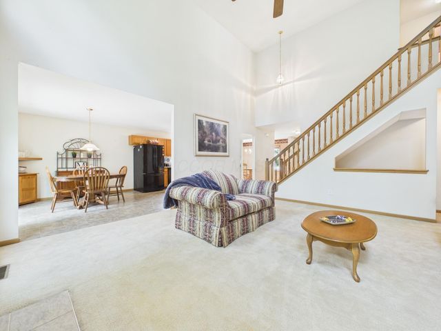 3884 Black Pine Drive, Grove City, OH 43123