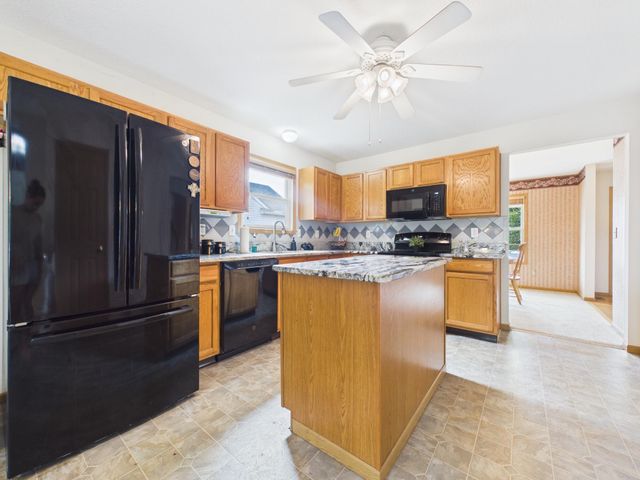 3884 Black Pine Drive, Grove City, OH 43123