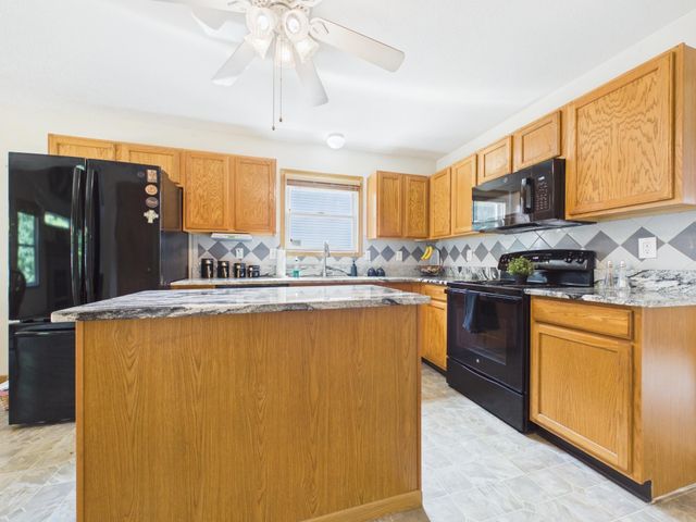 3884 Black Pine Drive, Grove City, OH 43123
